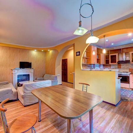 Three-Room Apartment Near Ocean Plaza Kiev Extérieur photo