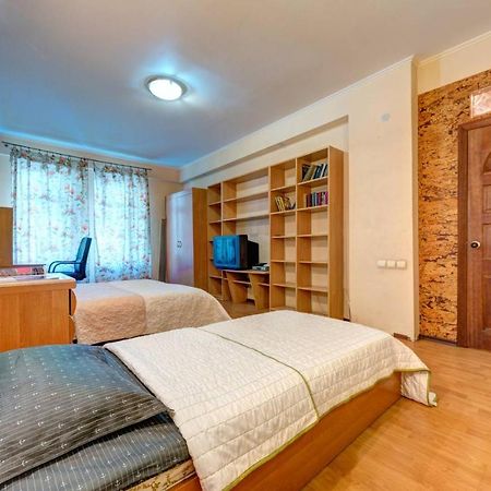 Three-Room Apartment Near Ocean Plaza Kiev Extérieur photo