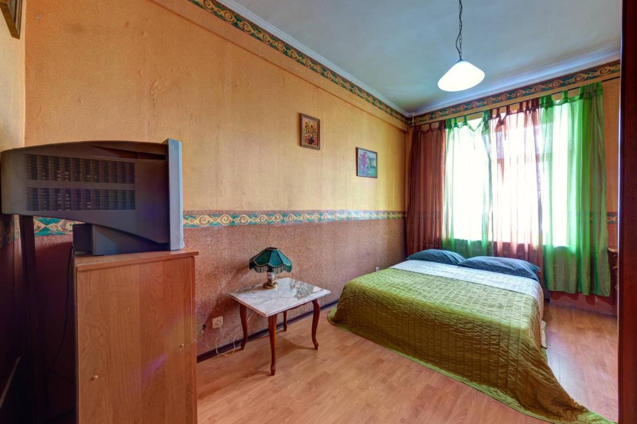 Three-Room Apartment Near Ocean Plaza Kiev Extérieur photo